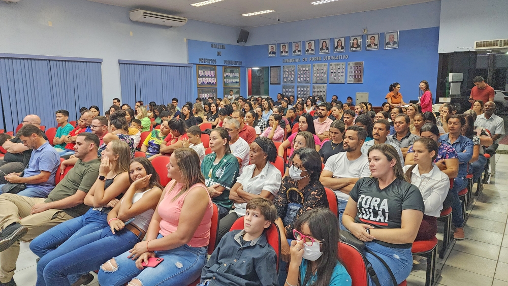 Autoridades discutem com a comunidade segurana nas escolas de Juara em audincia pblica na cmara de vereadores.