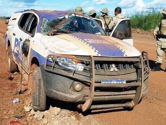 Policiais ficam gravemente feridos aps capotar viatura durante perseguio a criminosos de Confresa