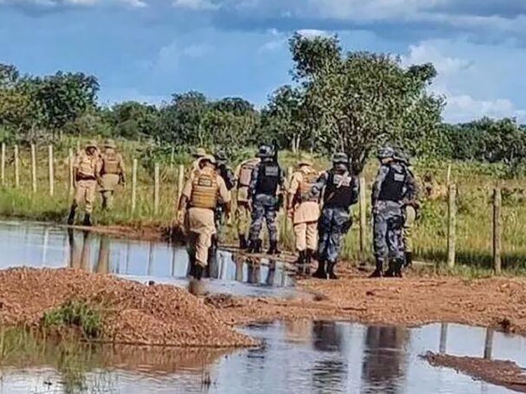 Mais dois criminosos morrem em confronto com as foras de segurana nesta tera-feira