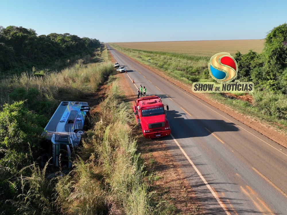 nibus da empresa AM Turismo que saiu de Cuiab para Juara tomba na MT 338 proximidades de Tapurah.