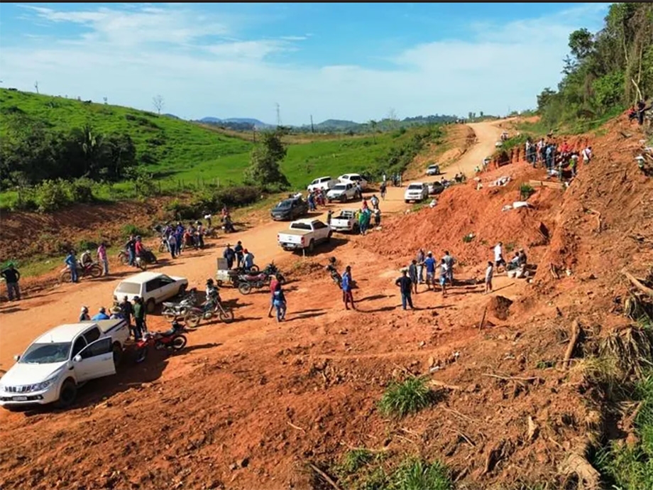 Mais de 200 pessoas cavam rea em busca de ouro em MT e encontram stio arqueolgico 