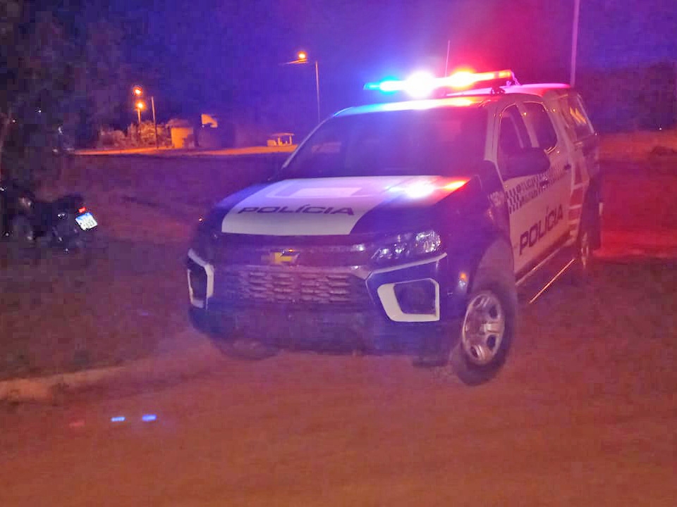 Carro  parcialmente destrudo pelo fogo em Novo Paran, distrito de Porto dos Gachos. 