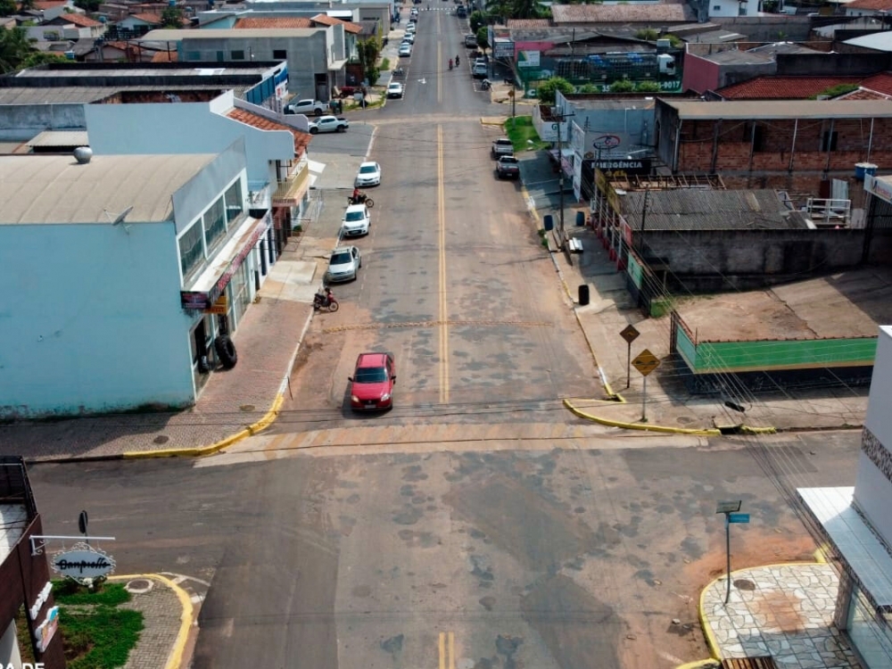 Homem  detido por praticar direo perigosa no centro de Juara durante o dia.