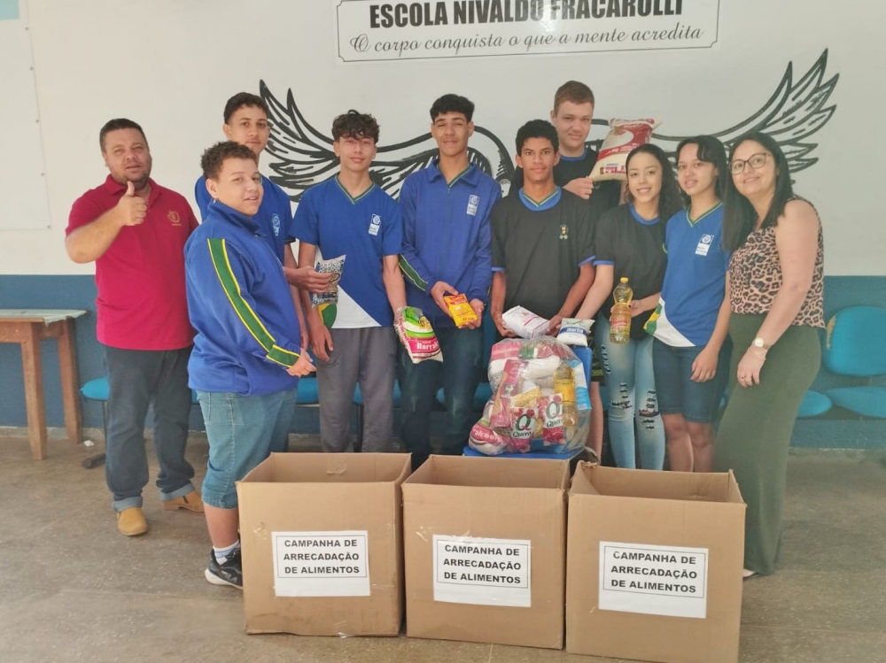 Escola Estadual Nivaldo Fracrolli de Juara realiza campanha de doao de alimentos no perecveis.