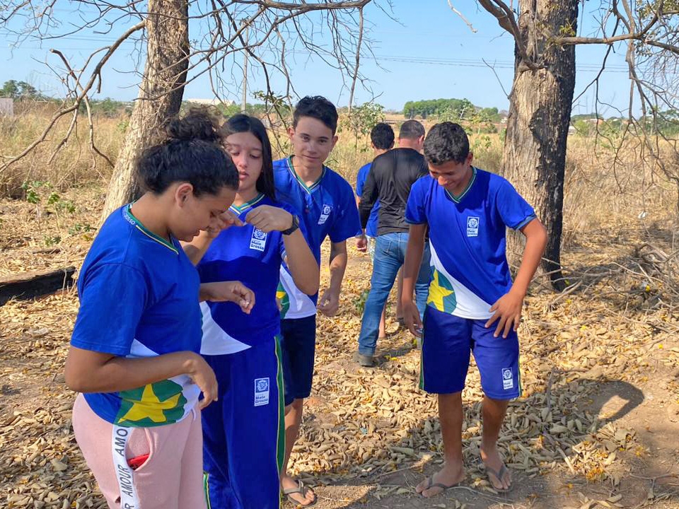 Guardies da Biodiversidade: Alunos da Escola Daury Riva Promovem Projeto de Mudas Nativas