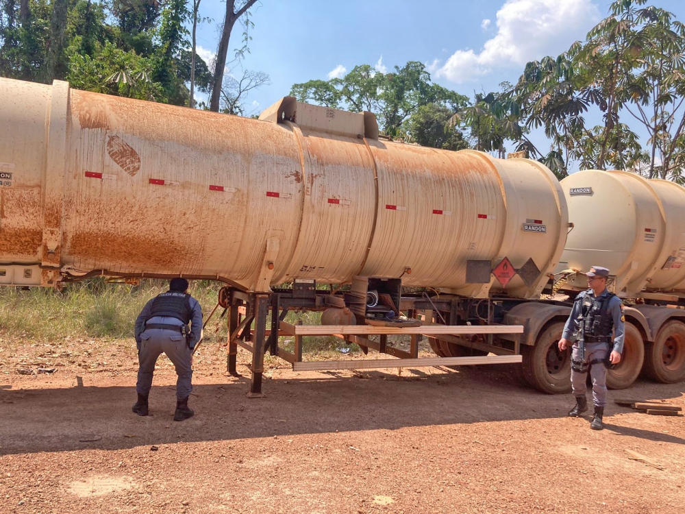 Semirreboque roubado em Nova Mutum  localizado pela PM de Porto dos Gachos em estrada da Gleba So Joo