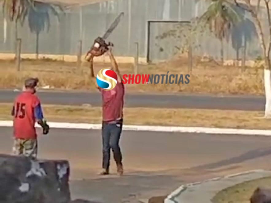 Homem que assustou moradores de Juara usando motosserra, est em Cuiab para exames psicolgicos.