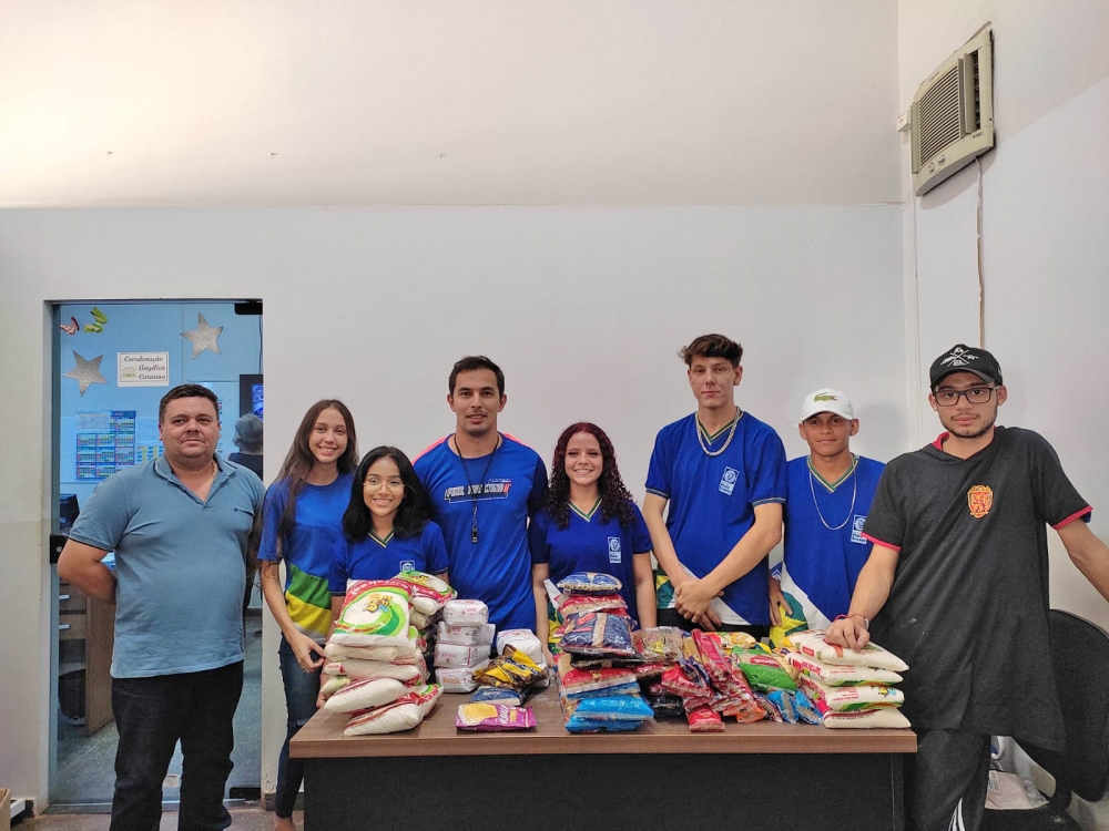 Escola Estadual Nivaldo Fracarolli realiza IV Olimpada Esportiva Solidria.