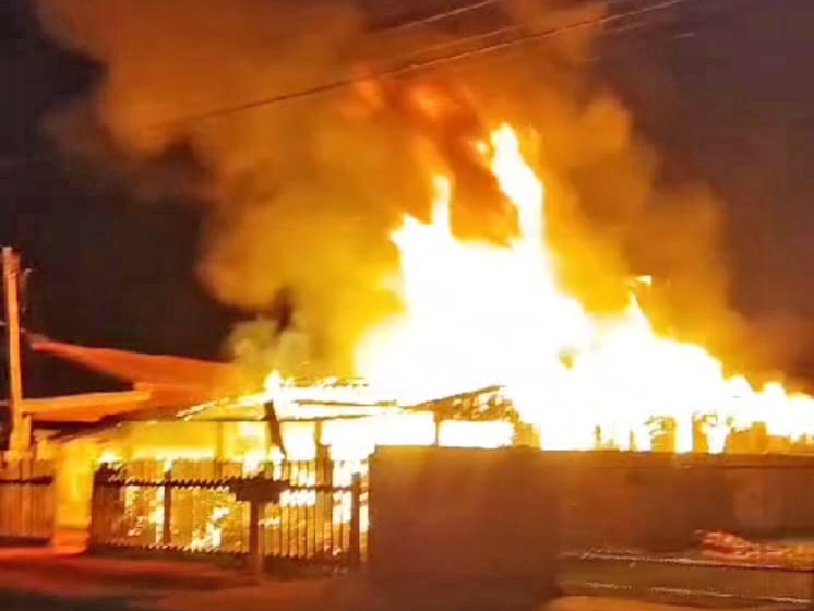 Homem  preso, suspeito de atear fogo na casa da ex-mulher no bairro Porto Seguro em Juara.