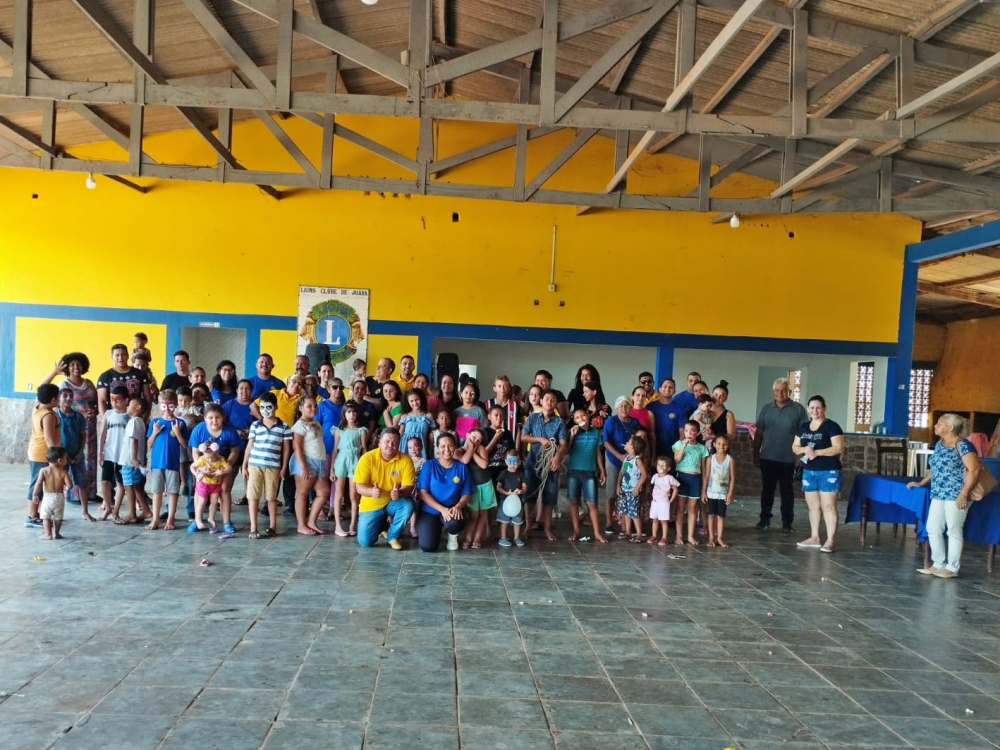 Lions Clube de Juara realizou manh de festa para crianas carentes da cidade.