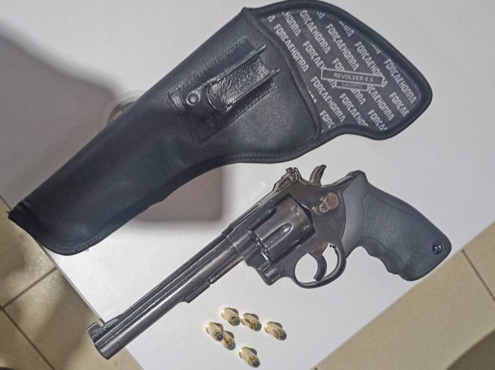 Homem  detido em Juara portando arma de fogo e seis munies de uso restrito