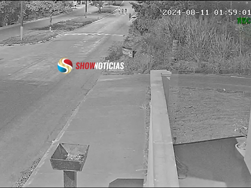 Vdeo mostra jovens ateando fogo na Avenida Walter Lauro na madrugada de domingo, dia 11. 