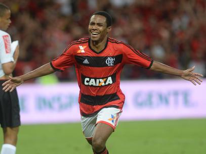 Reunio nesta quinta pode selar permanncia de Elias no Flamengo