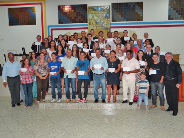 Igreja Quadrangular empossa nova diretoria e entrega certificados do curso de lderes.