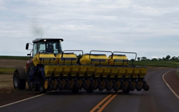 Proposta desobriga mquinas agrcolas de licenciamento anual