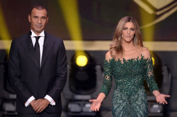 Fernanda Lima mais uma vez rouba a cena em premiao