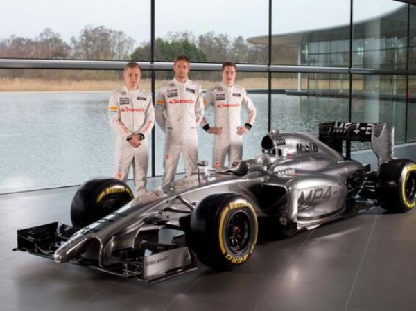 Sem patrocinador e com bico polmico, McLaren apresenta carro para 2014