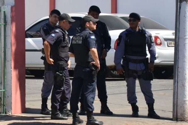 Jovem  executado com mais de 30 tiros de pistola no meio meio da rua