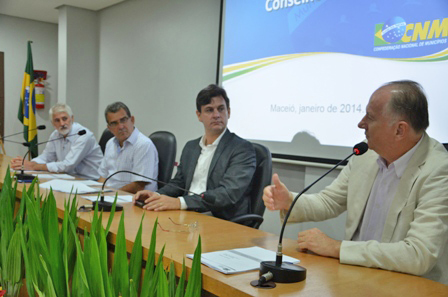 Movimento municipalista prope que prefeituras fechem as portas em abril