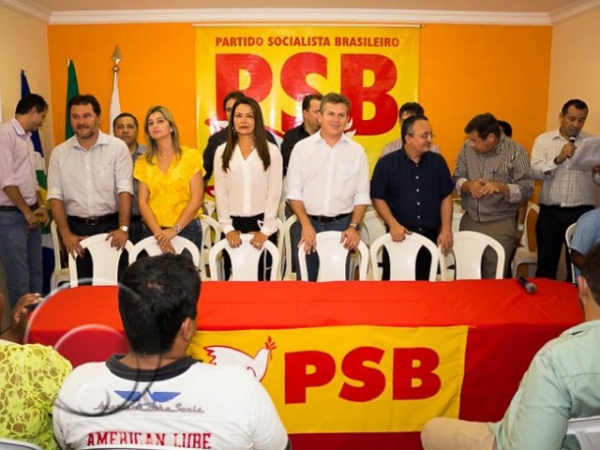 Luciane participa de inaugurao da  nova sede do PSB em Cuiab