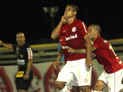 Rafael Moura explica gesto  torcida: 