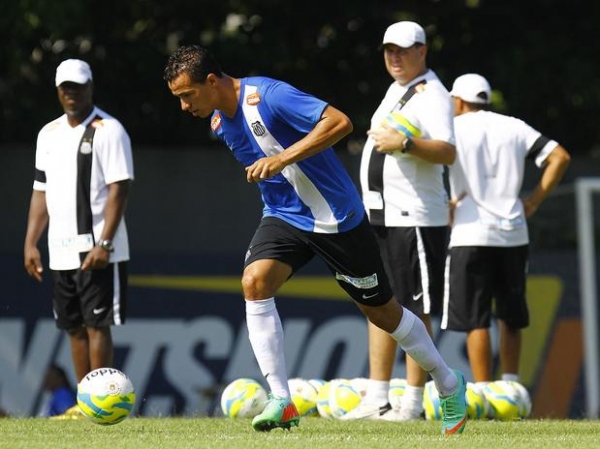 Damio fora Oswaldo a barrar artilheiro ou pupilo por Santos ideal