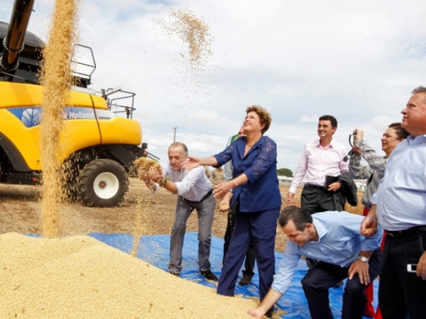 Dilma e Silval lanam safra com expectativa de recorde de gros em Lucas do Rio Verde