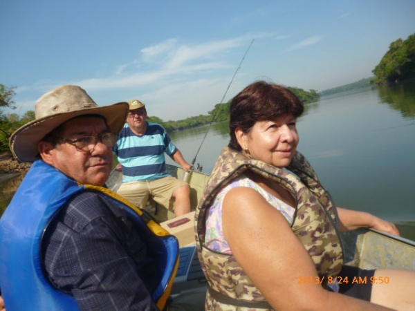 Sra. Rosangela Martins Farias, de Monte Alegre, Minas Gerais, comemora mais uma ano de vida.