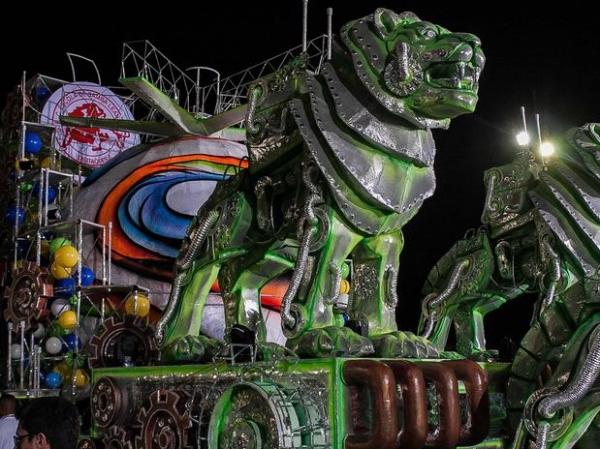 Em meio a Carnaval, marca de 100 dias para Copa  ofuscada