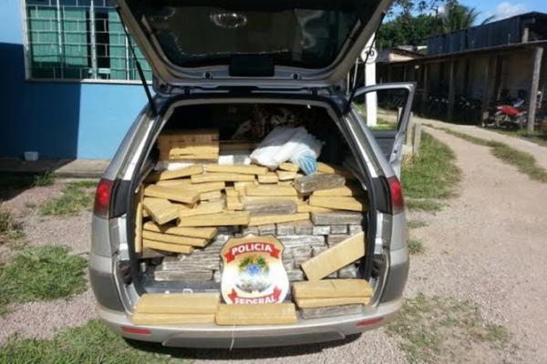 PF apreende 681 quilos de maconha em porta-malas de carro em Sinop