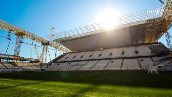 Com atraso nas obras, abertura da Copa deve ter problemas de comunicao