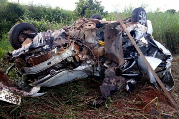 Veculos ficam destrudos em coliso na BR-163, perto de Sinop