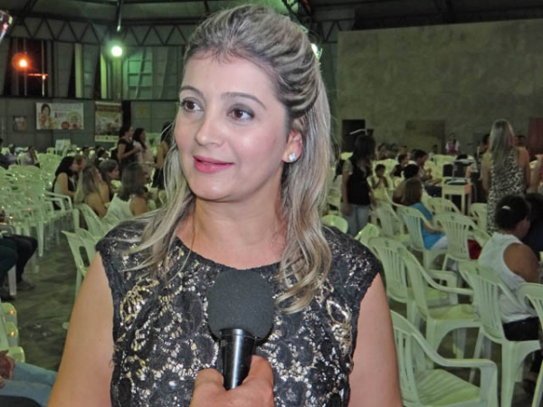 Deputada Luciane Bezerra comemora aniversrio com a famlia em Juara.