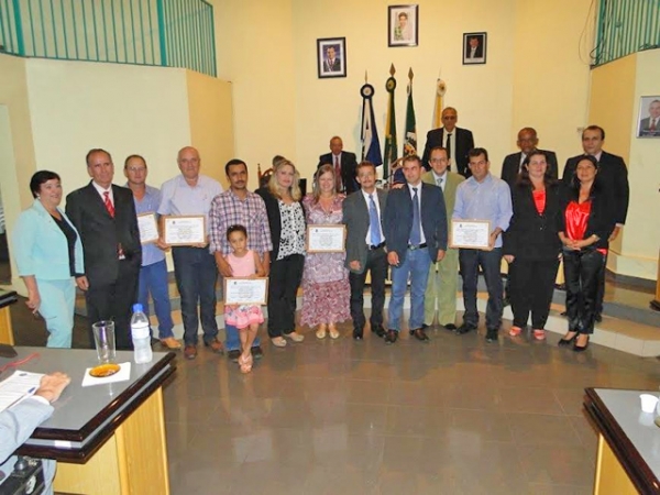 Empresrios do setor de base florestal so homenageados com moo de aplauso pela cmara de Juna